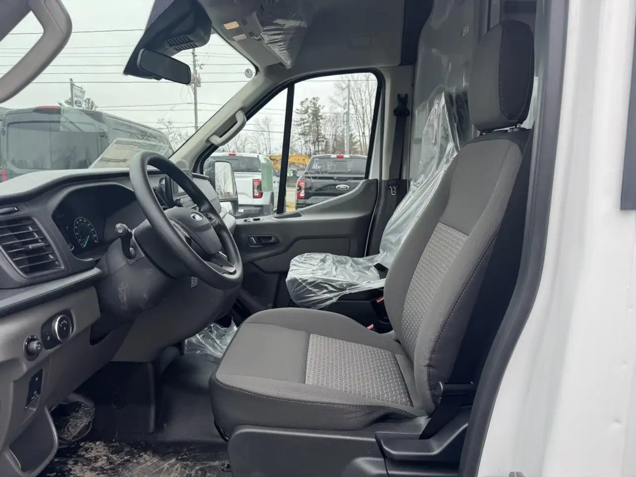Ford Transit Cargo Van снимка Ford Transit Cargo Van