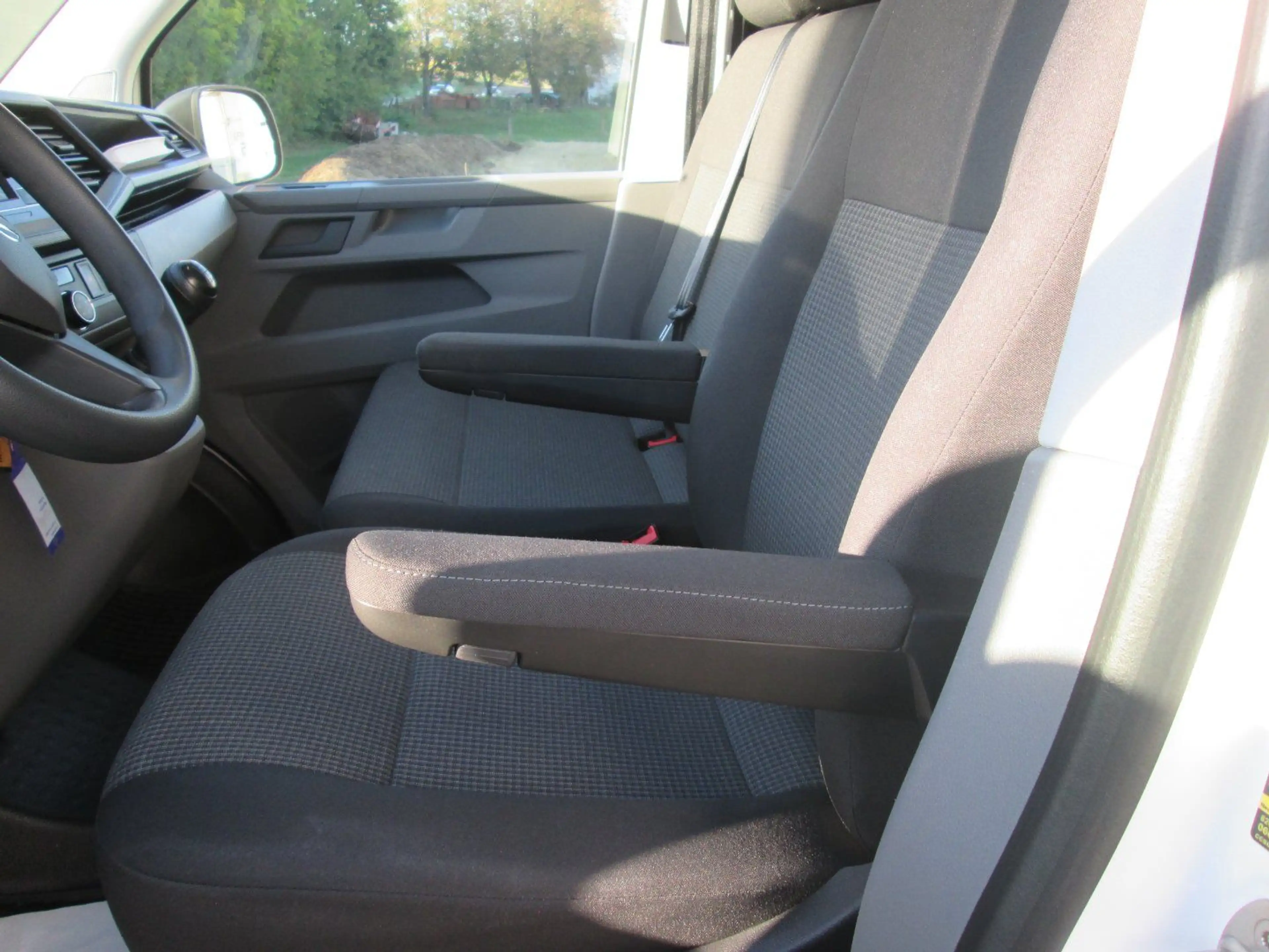 Volkswagen T6.1 Transporter T6.1 2.0 TDI 4Motion Kombi L2H1 — photo 12