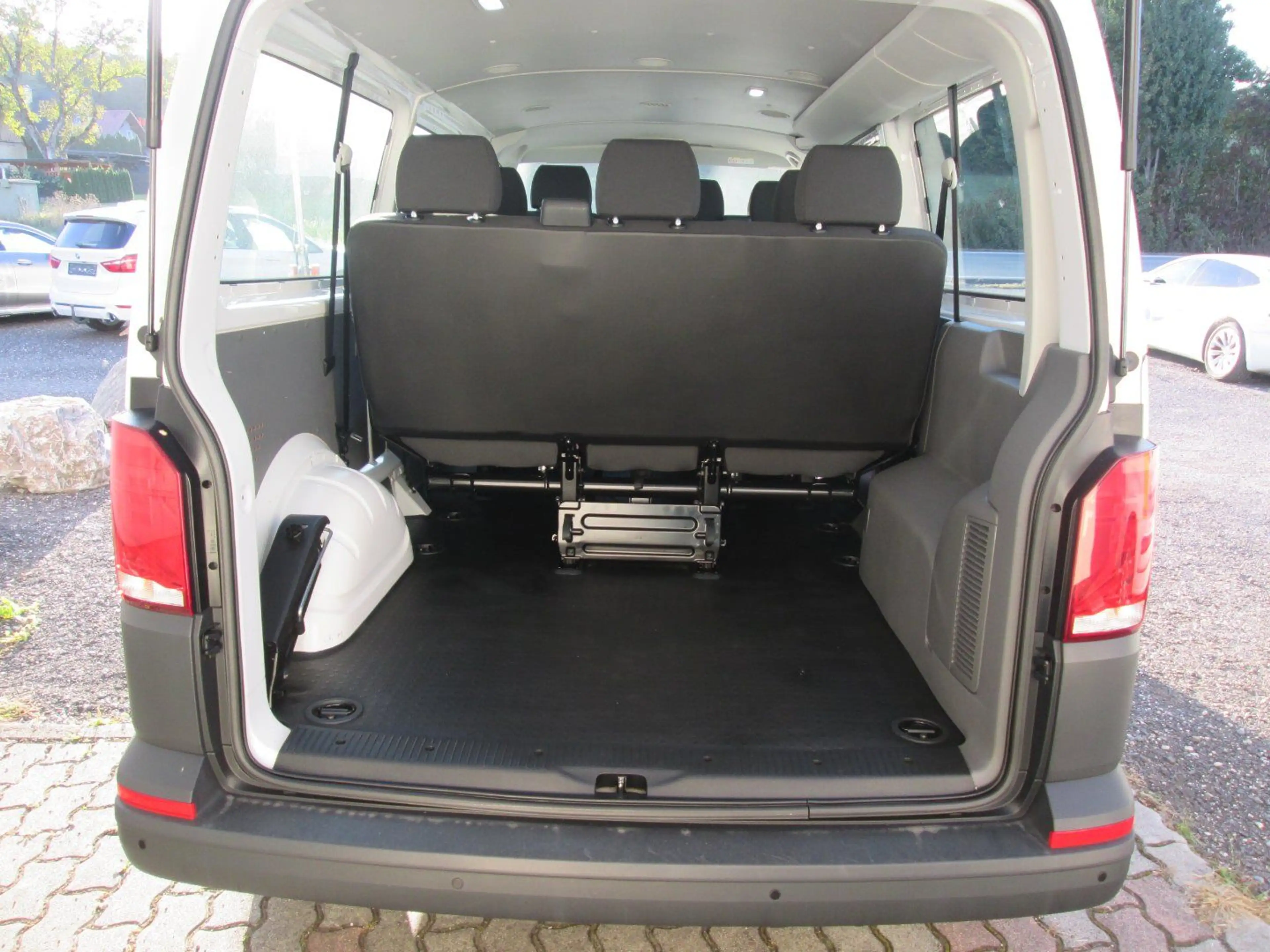 Volkswagen T6.1 Transporter T6.1 2.0 TDI 4Motion Kombi L2H1 — photo 9