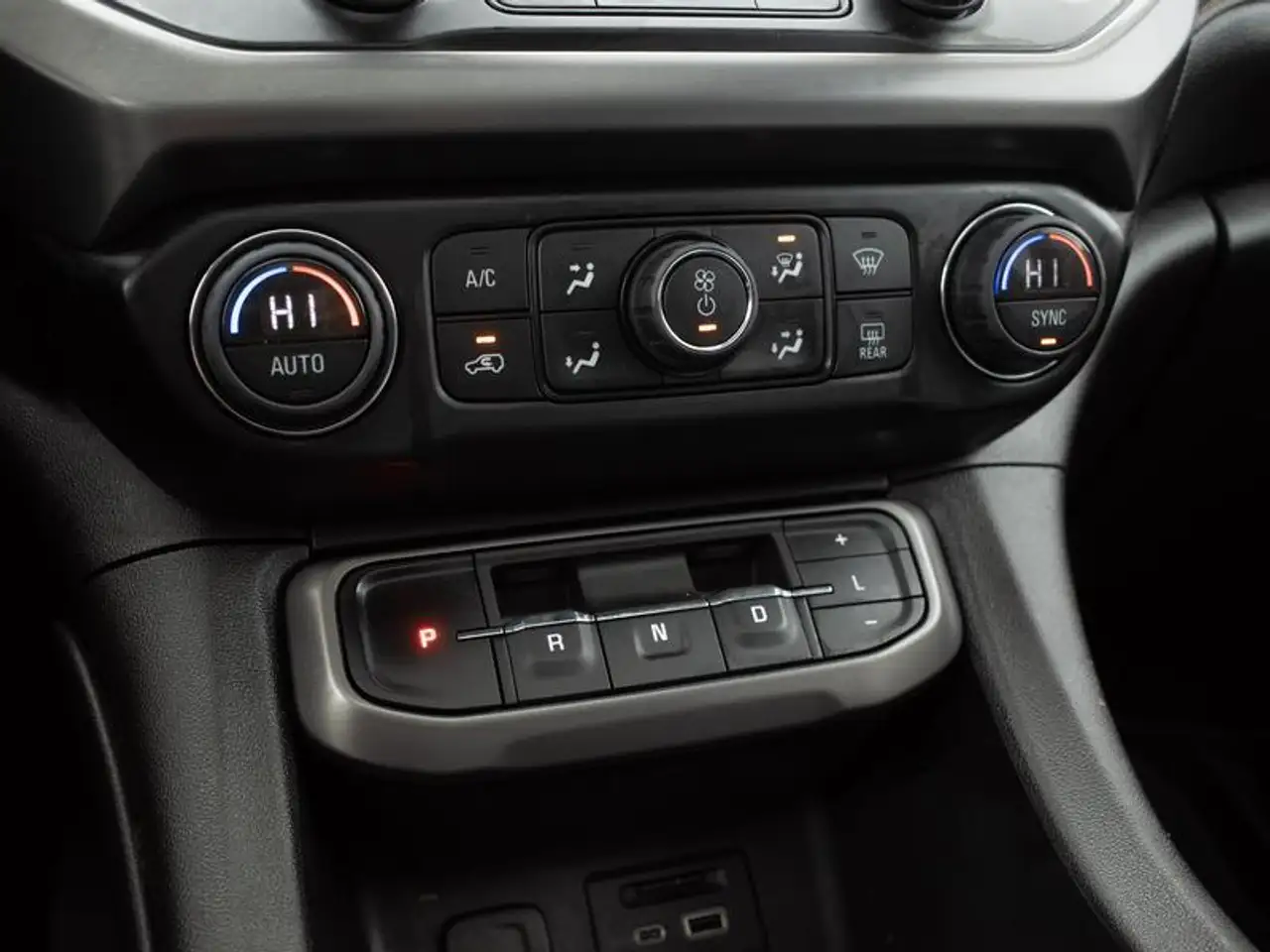 GMC Acadia снимка GMC Acadia