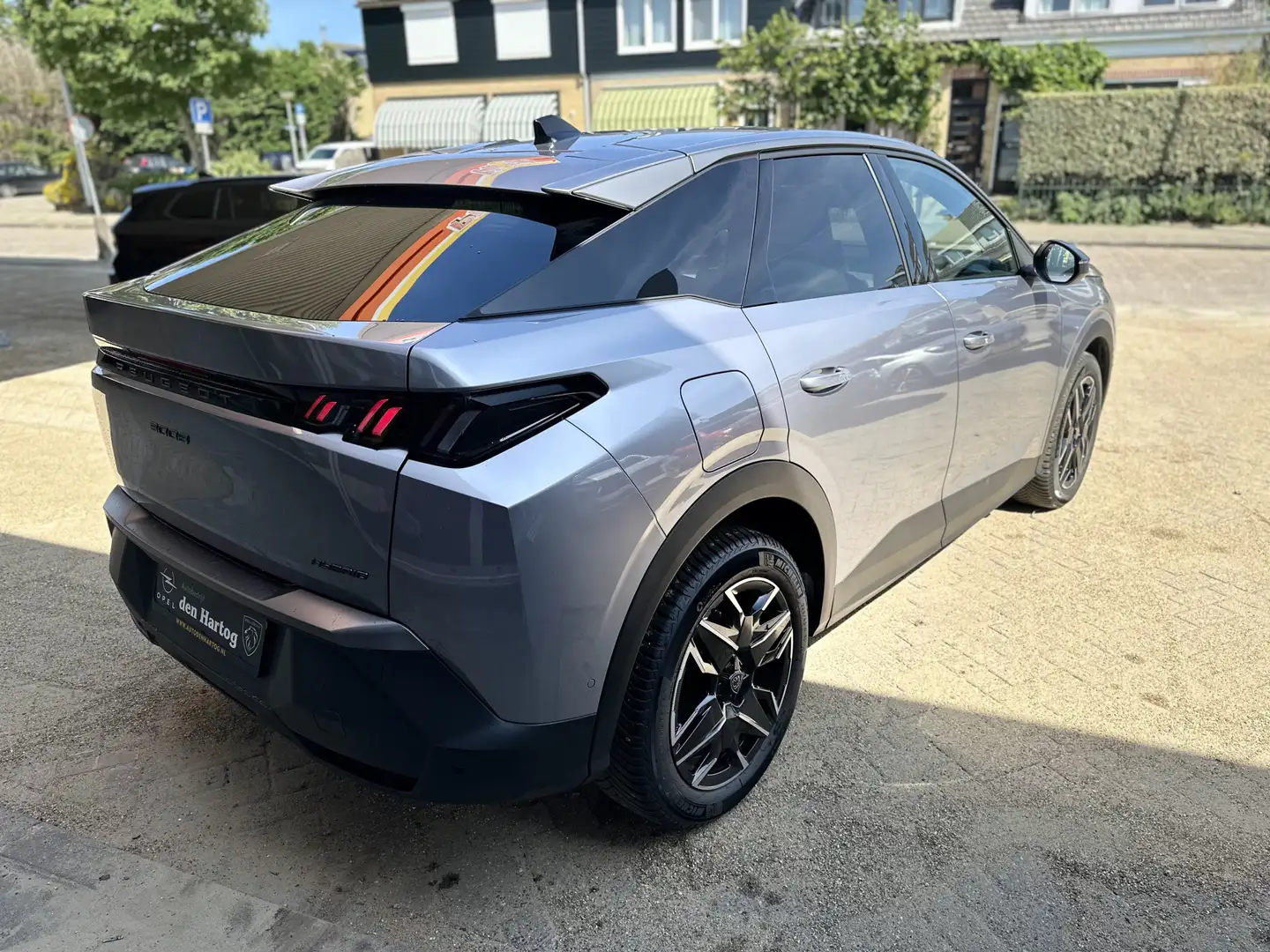 Peugeot 3008 1.2 Hybrid 136 Allure Argent - 2