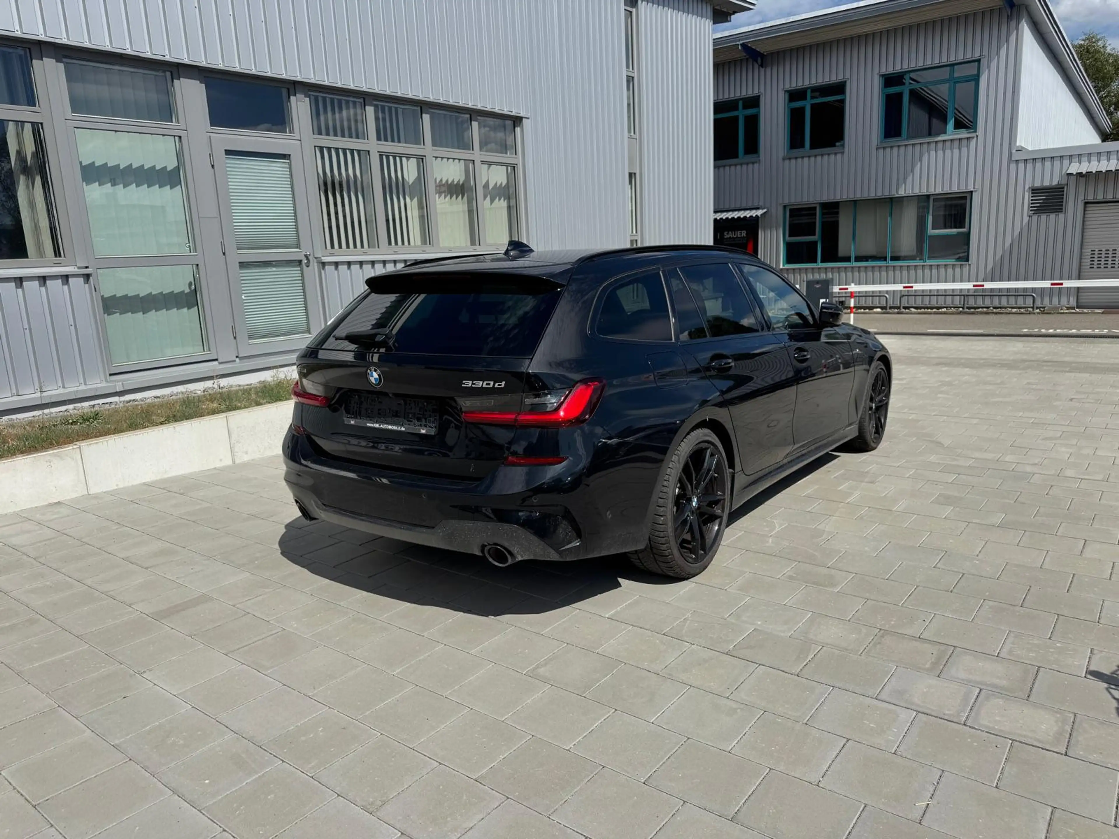 BMW 330 330 d xDrive M Sport — photo 4