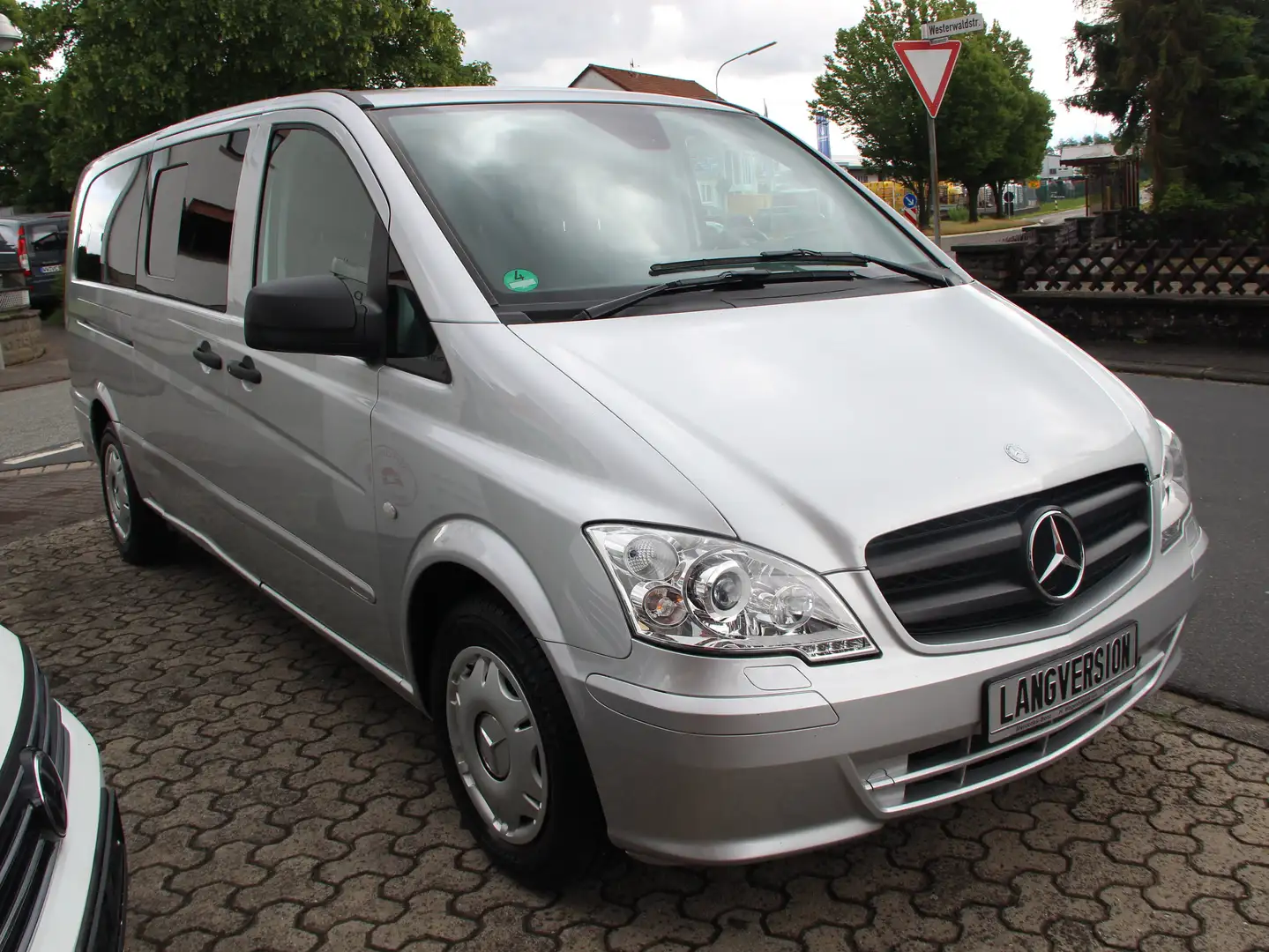 Mercedes-Benz Vito 116 CDI extralang. 9-SITZE. 1-Hand. Nur 85 Tkm. Серый - 1