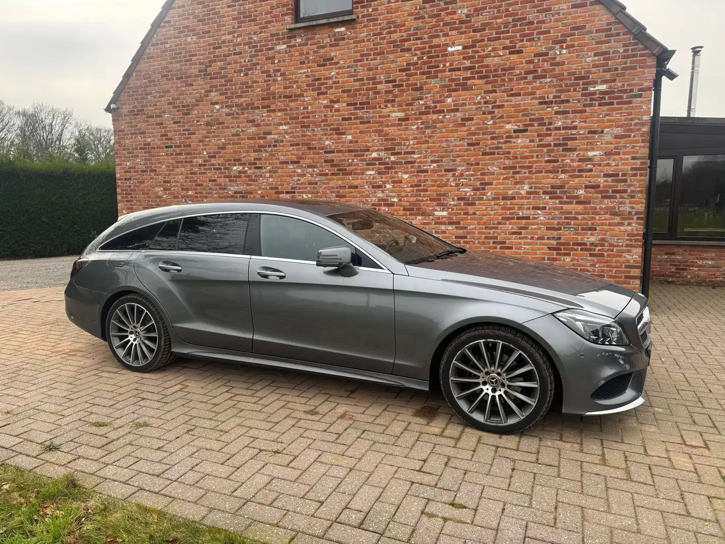 Mercedes-Benz CLS 220 CLS Shooting Brake 220 d 9G-TRONIC Final Edition Szürke - 2