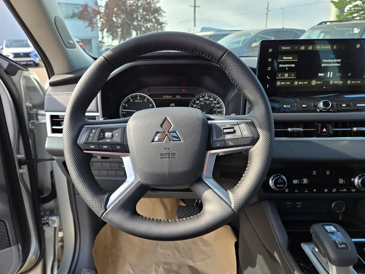 Mitsubishi Outlander снимка Mitsubishi Outlander