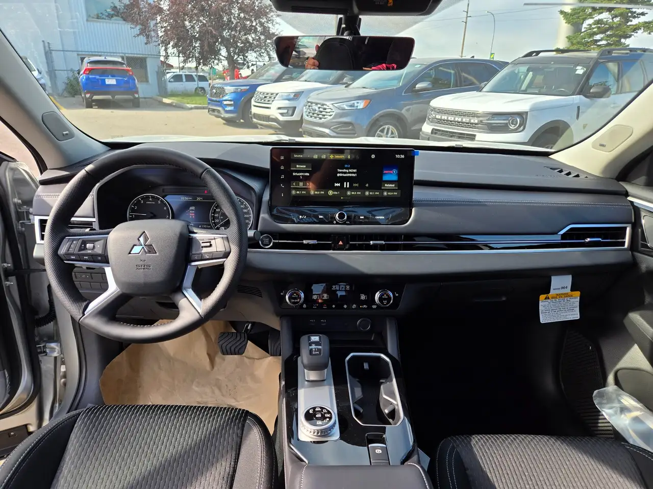 Mitsubishi Outlander снимка Mitsubishi Outlander
