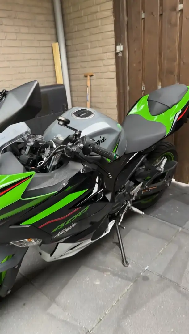 Kawasaki Ninja 400 KRT Limited | Full Akra | Handvatverwarming - 1