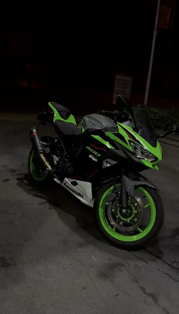 Kawasaki Ninja 400 KRT Limited | Full Akra | Handvatverwarming - 2