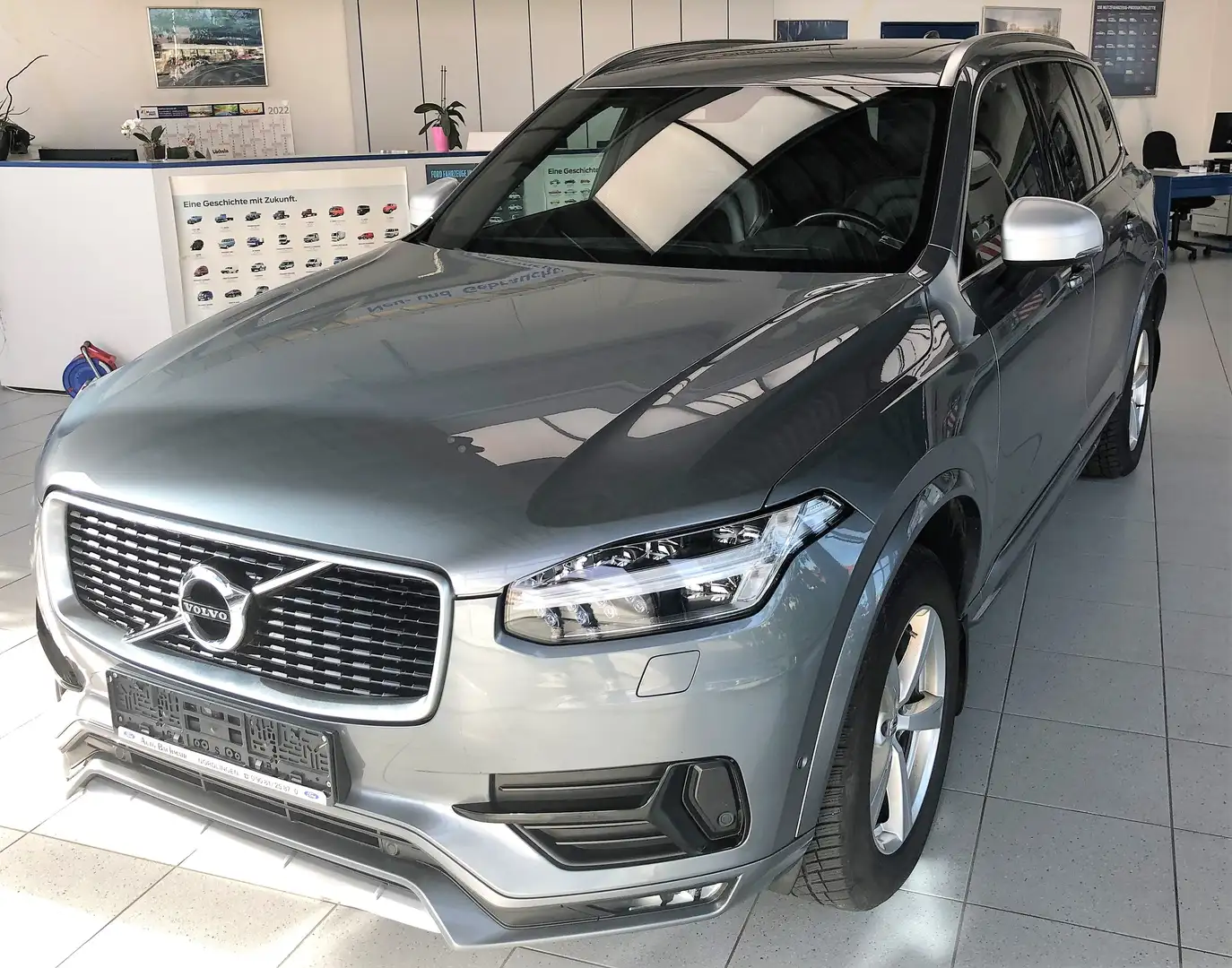 Volvo XC90 R-Design D5 AWD Geartronic Gris - 1