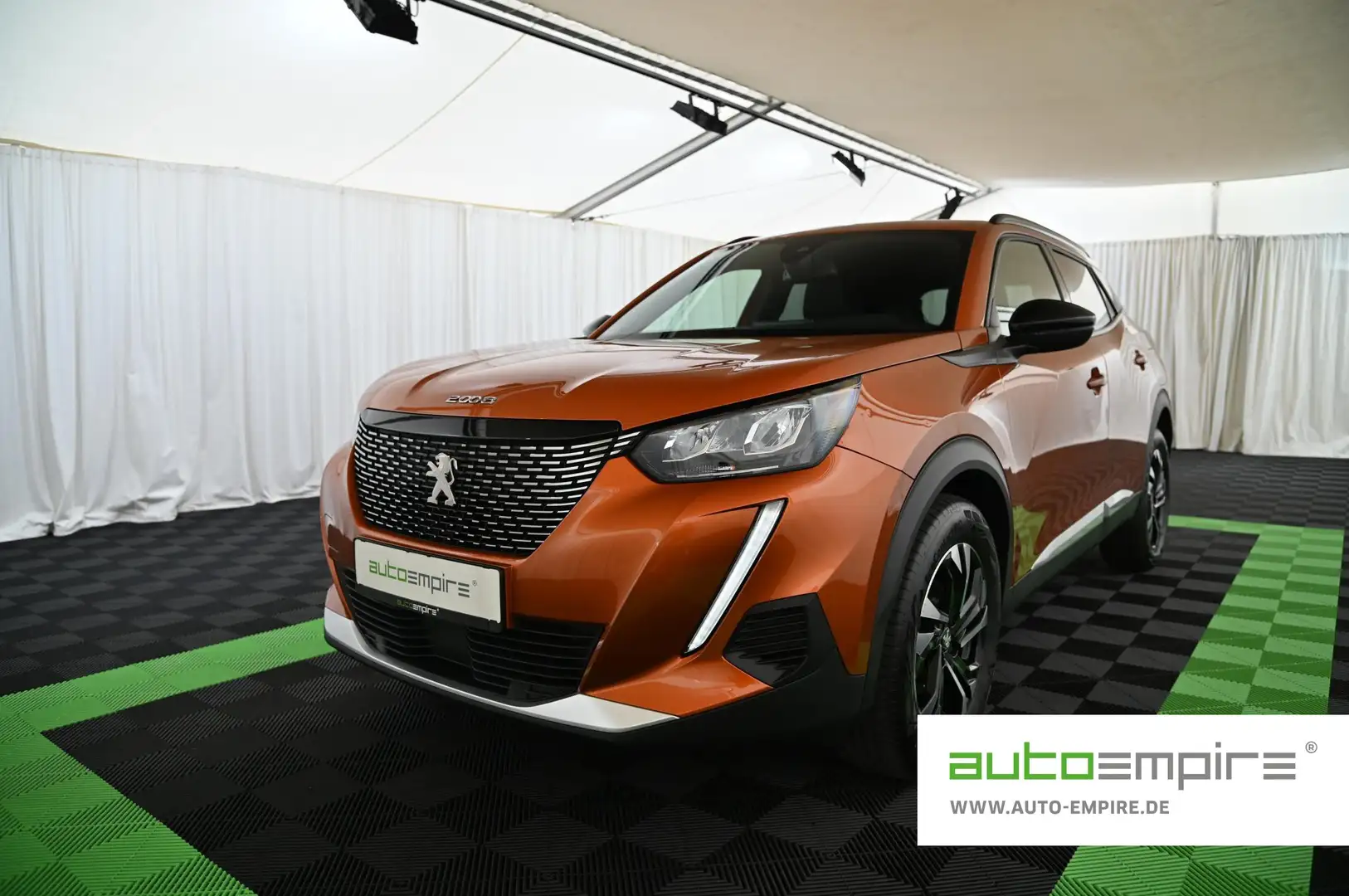 Peugeot 2008 1.2 PT EAT8 130 Allure LED/NAVI/T-LEDER/17 Orange - 1
