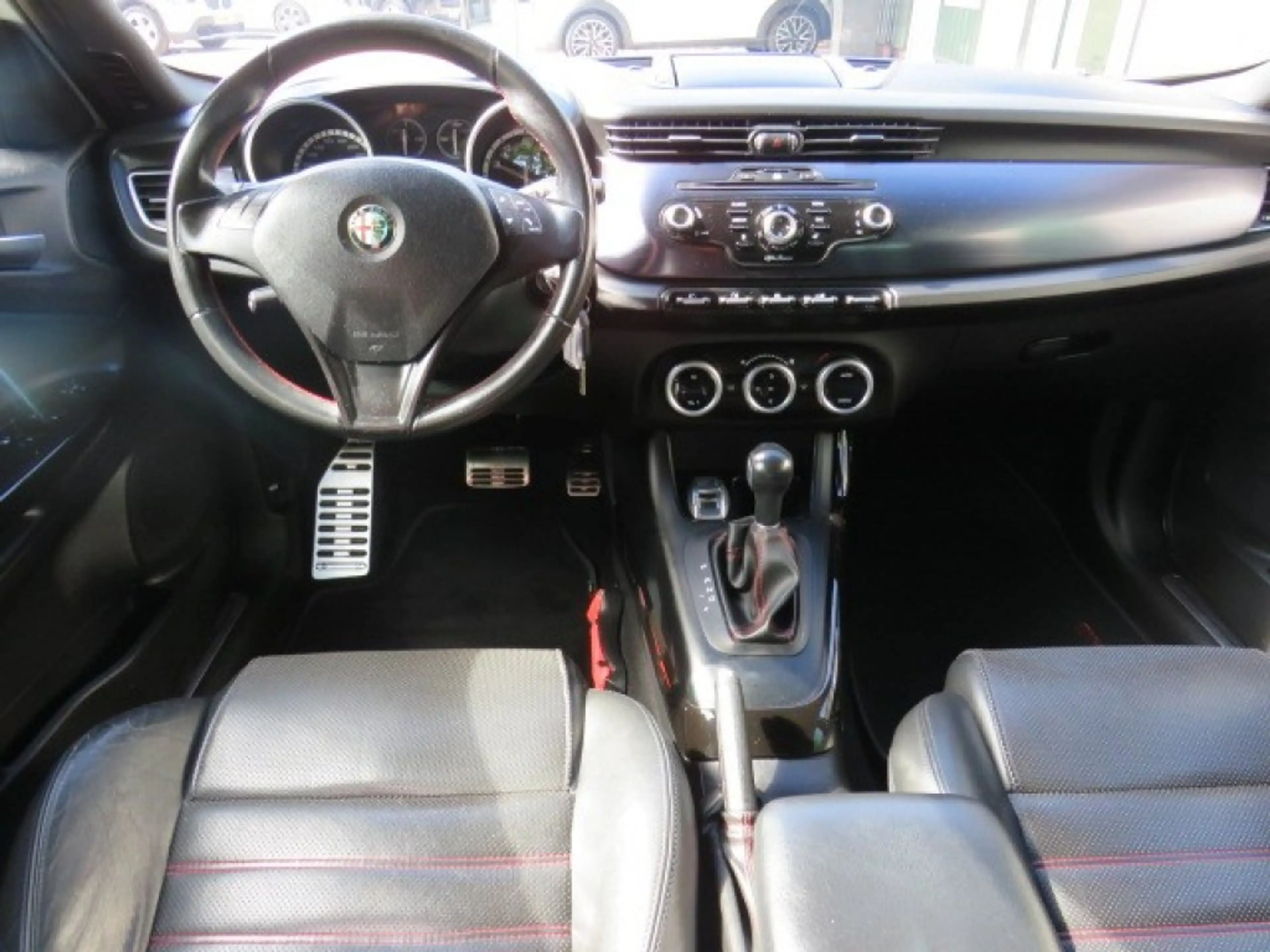 Alfa Romeo Giulietta 1.4 T DISTINCTIVE — photo 10