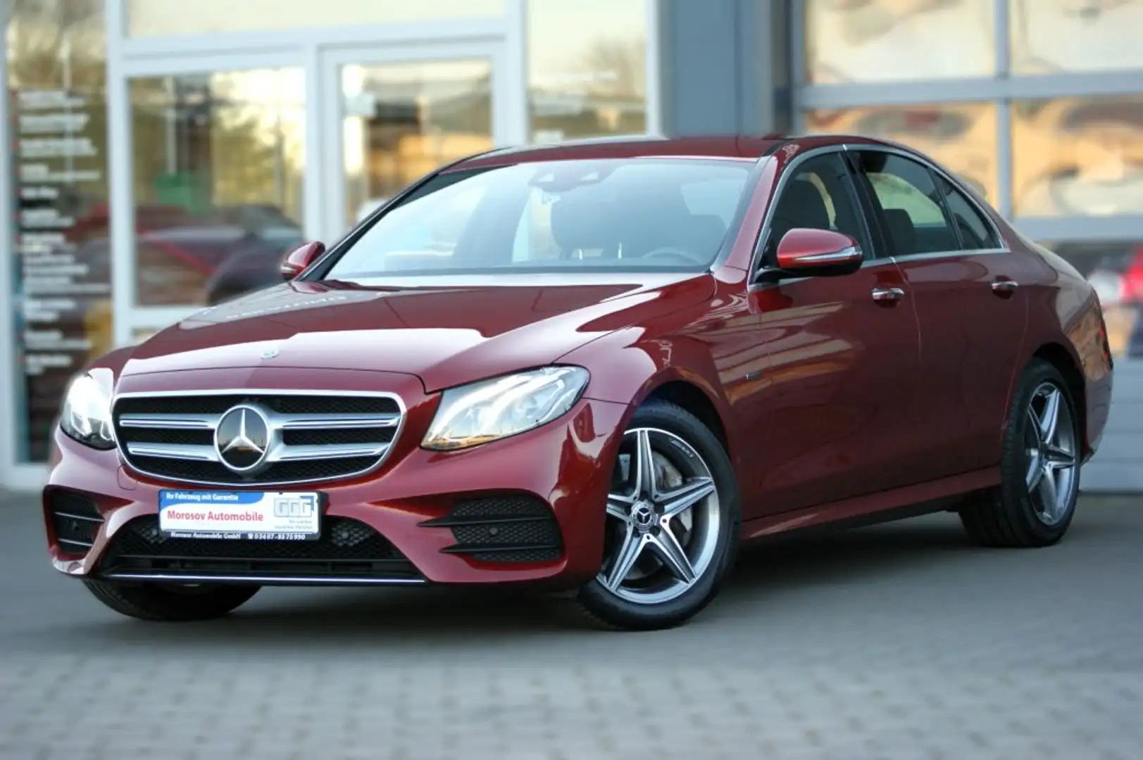 Mercedes-Benz E 300 e 9G-TRONIC AMG Line Rojo - 1