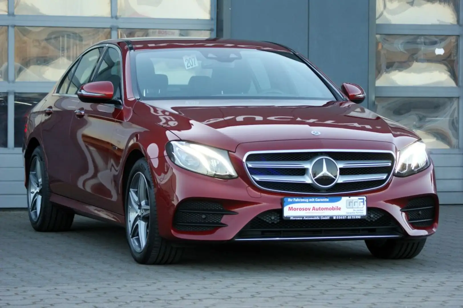 Mercedes-Benz E 300 e 9G-TRONIC AMG Line Rojo - 2