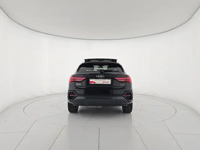 Audi Q3 view 4