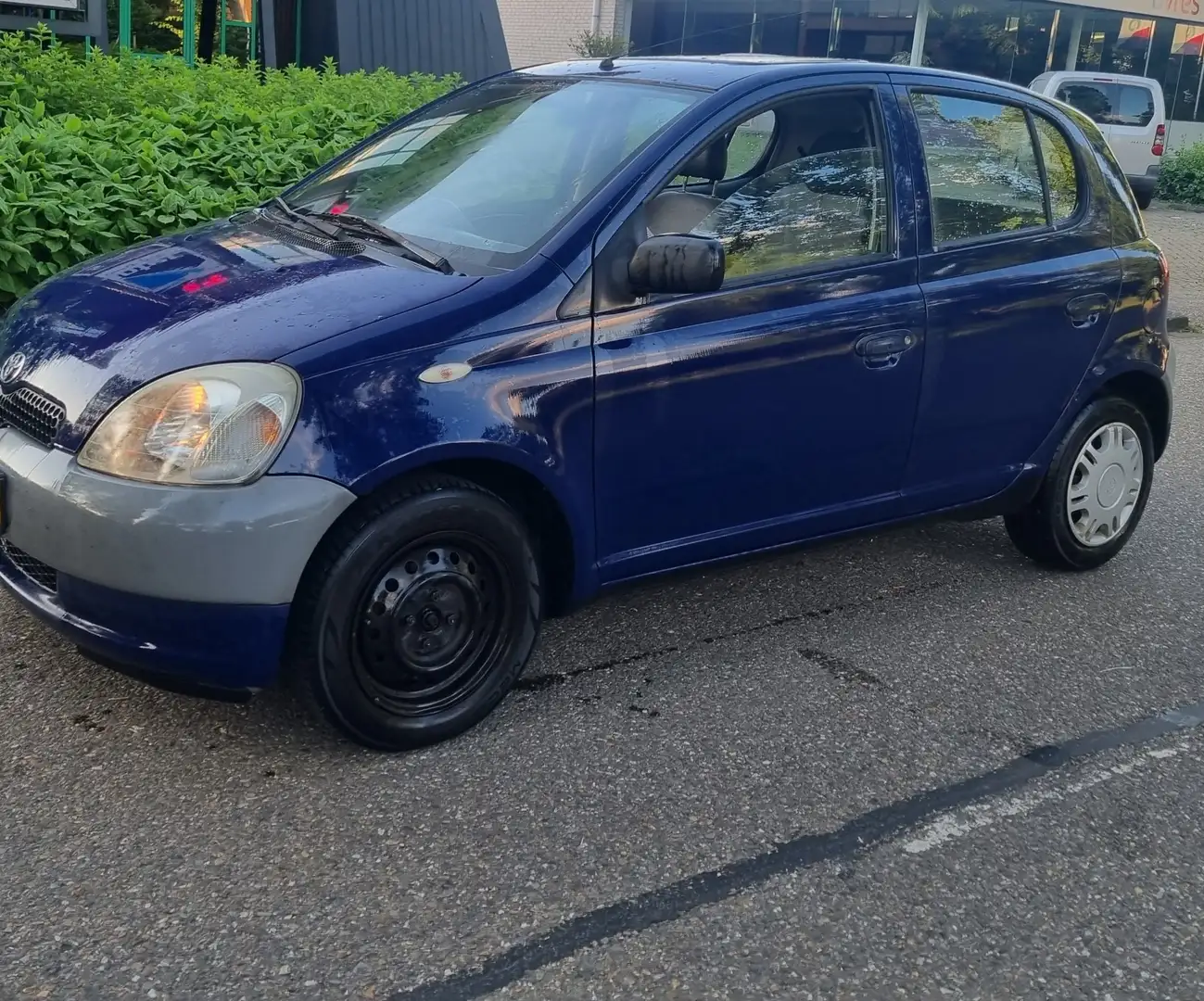 Toyota Yaris 1.0 linea sol - 1