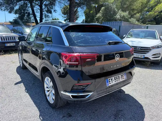 Volkswagen T-Roc view 3