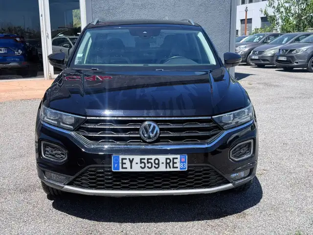 Volkswagen T-Roc view 2