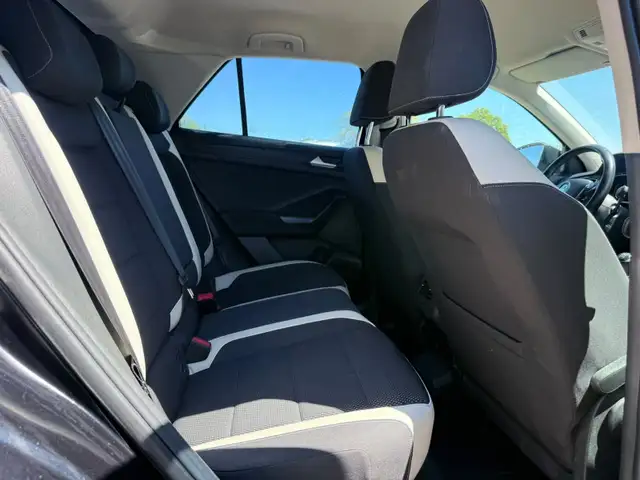 Volkswagen T-Roc view 12