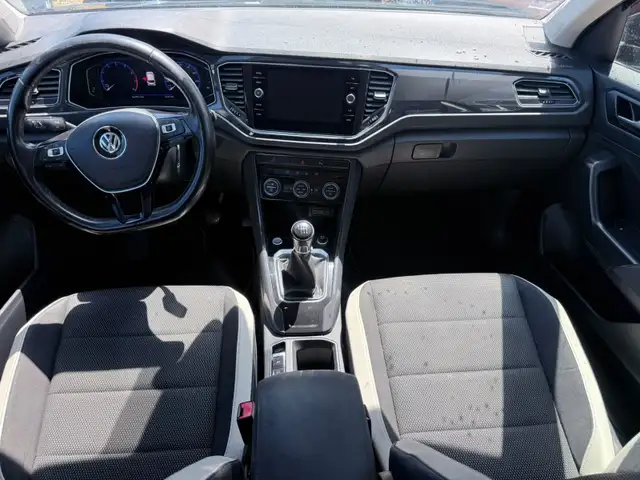 Volkswagen T-Roc view 7