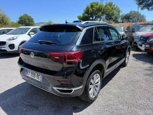 Volkswagen T-Roc view 5
