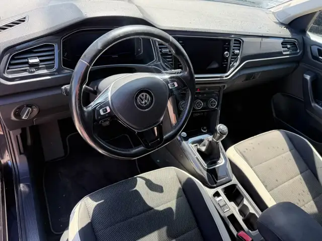 Volkswagen T-Roc view 8