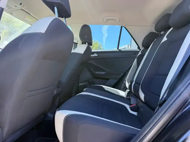 Volkswagen T-Roc view 10