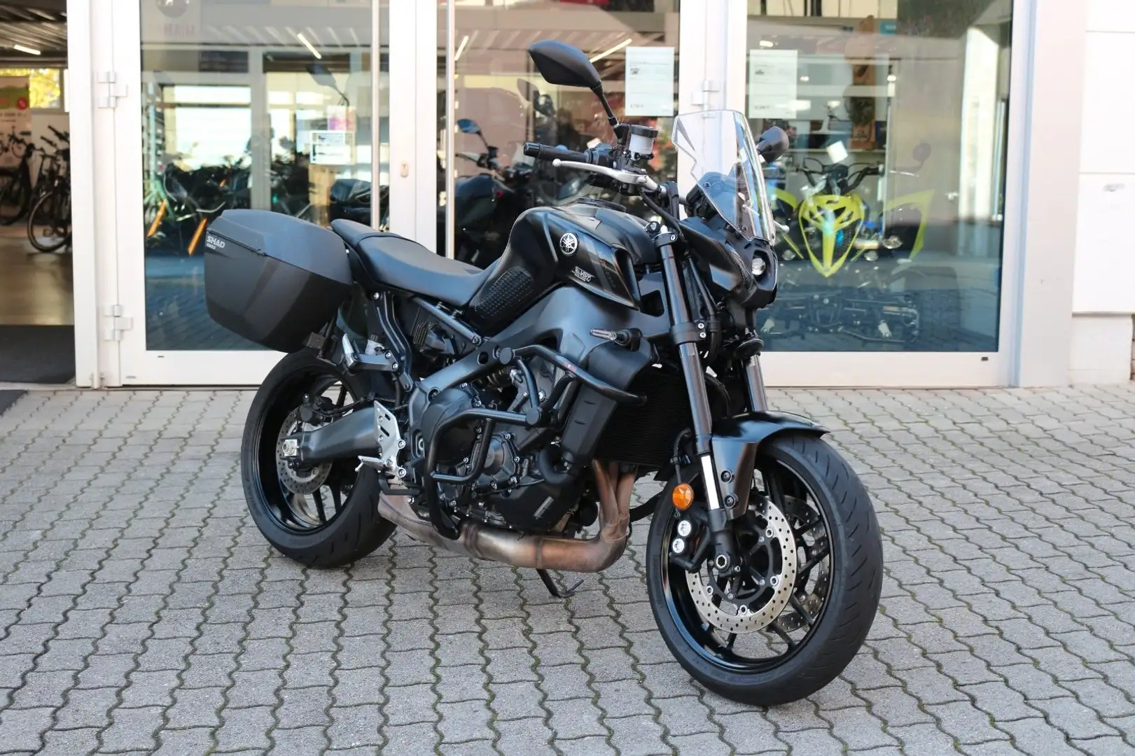 Yamaha MT-09 mit Koffern, A2 möglich Schwarz - 1