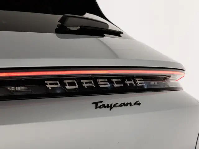 Porsche Taycan view 11