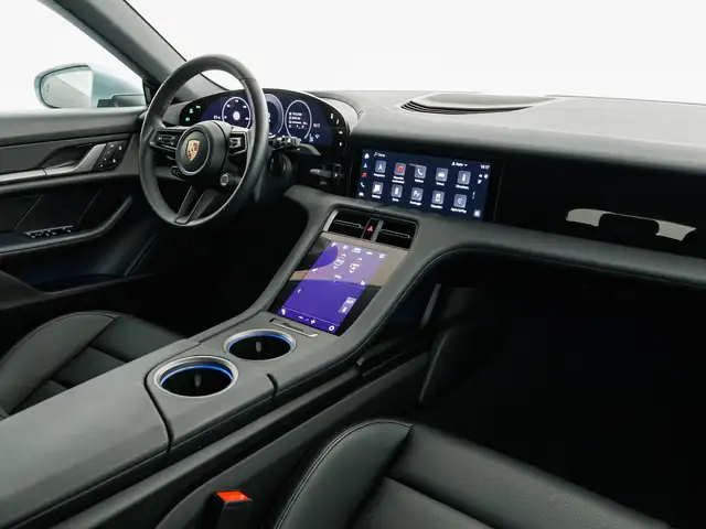 Porsche Taycan view 7
