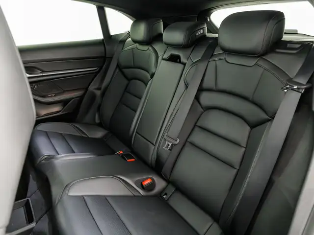 Porsche Taycan view 10