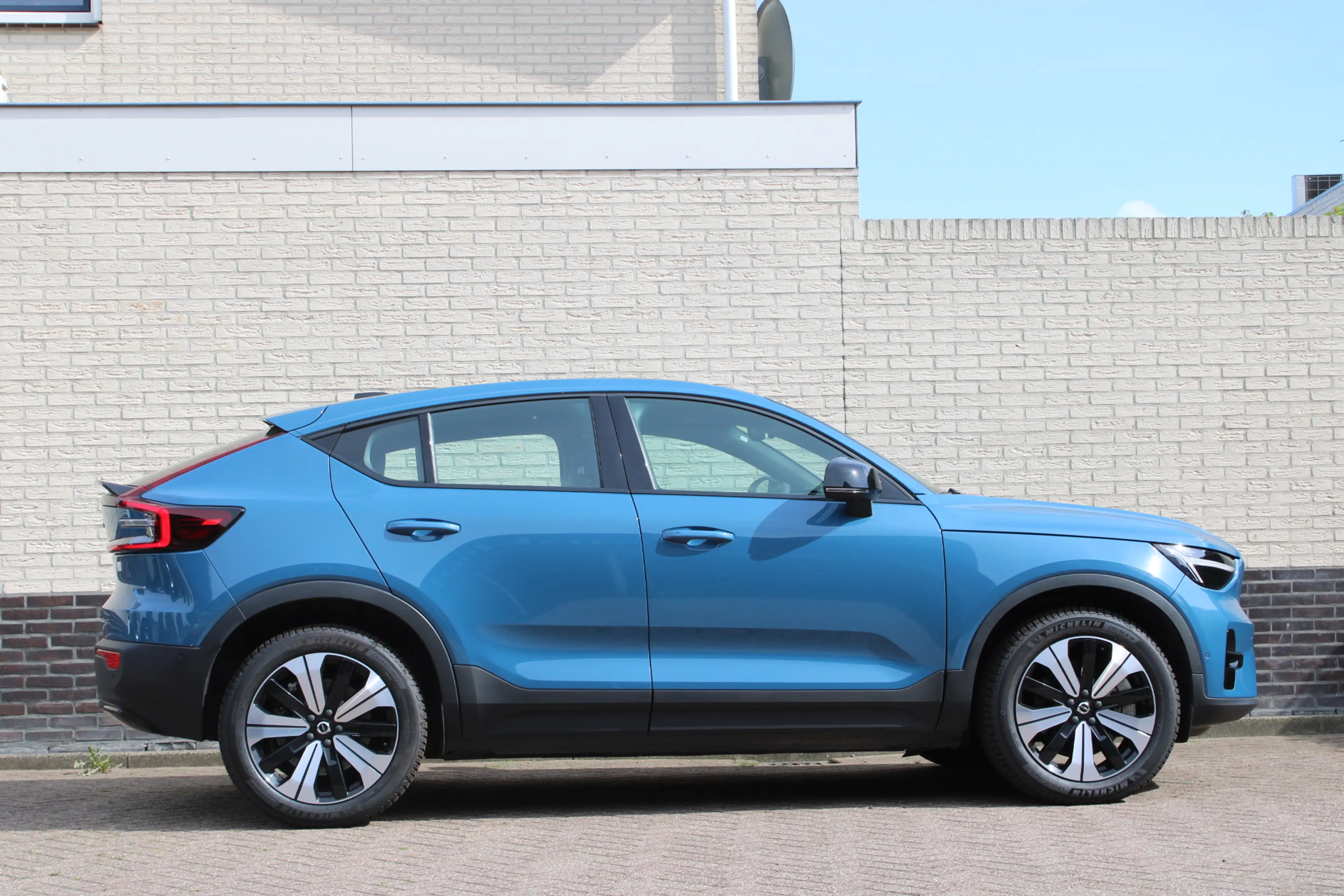 Volvo C40 408PK Twin Ultimate 78 kWh | Panoramadak | H/K | L — photo 2