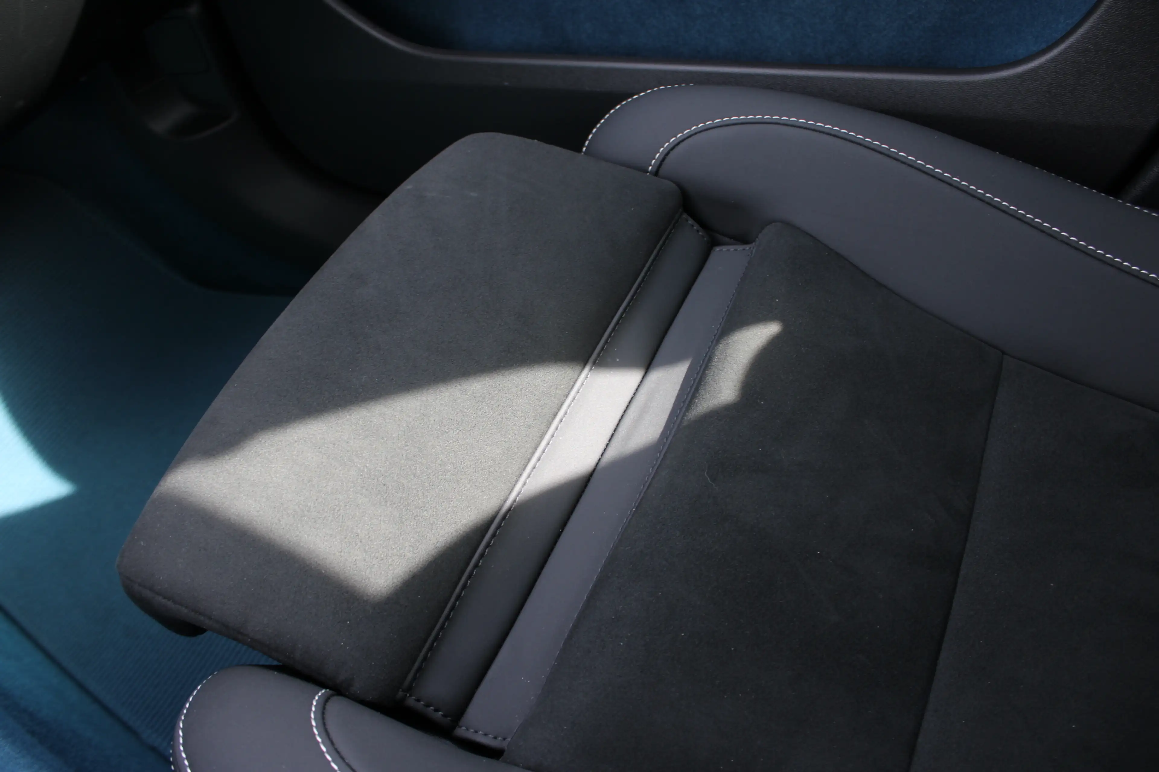Volvo C40 408PK Twin Ultimate 78 kWh | Panoramadak | H/K | L — photo 14