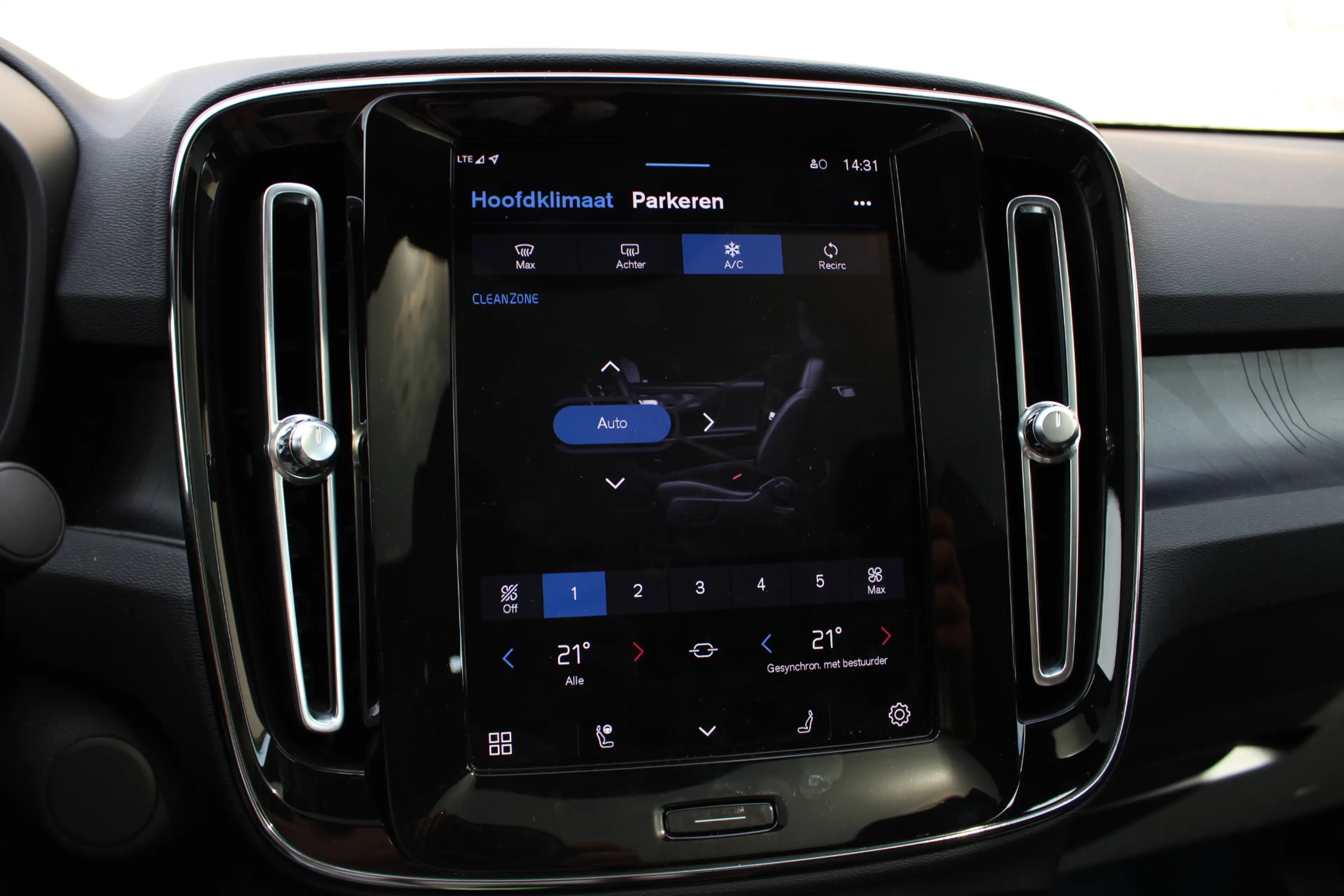 Volvo C40 408PK Twin Ultimate 78 kWh | Panoramadak | H/K | L — photo 22