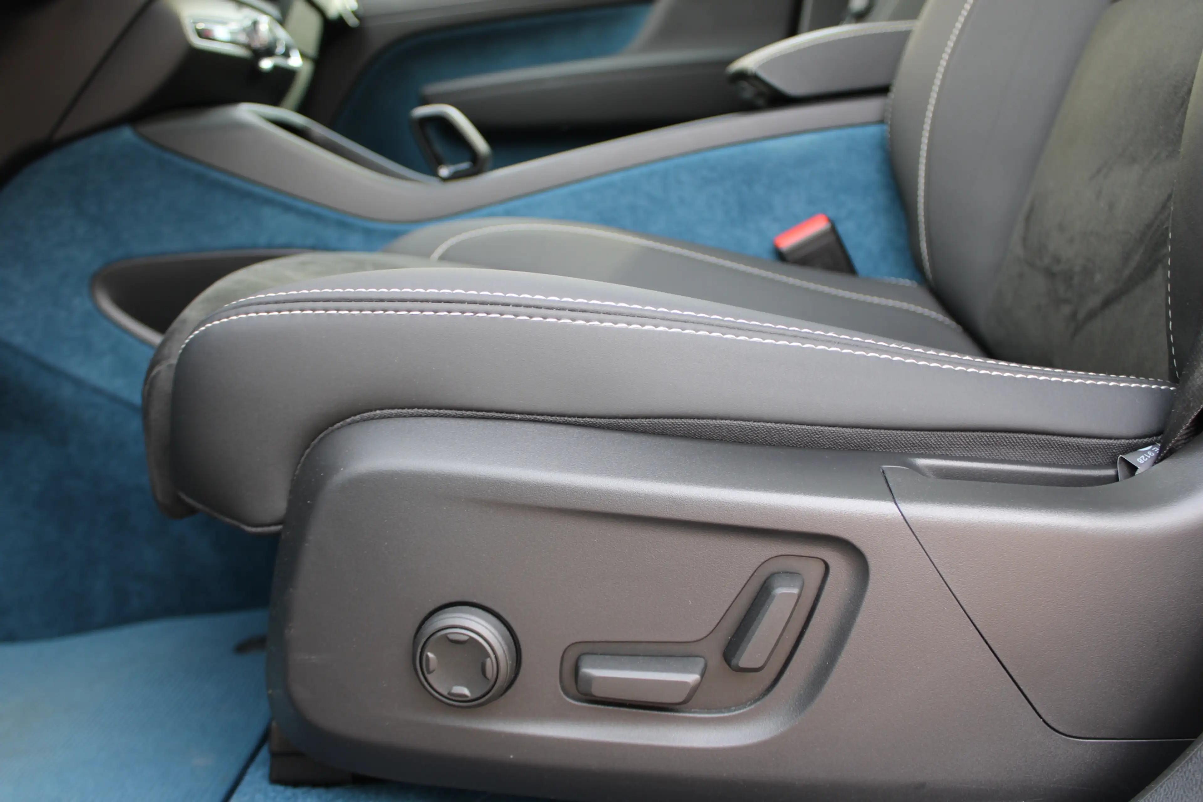 Volvo C40 408PK Twin Ultimate 78 kWh | Panoramadak | H/K | L — photo 26