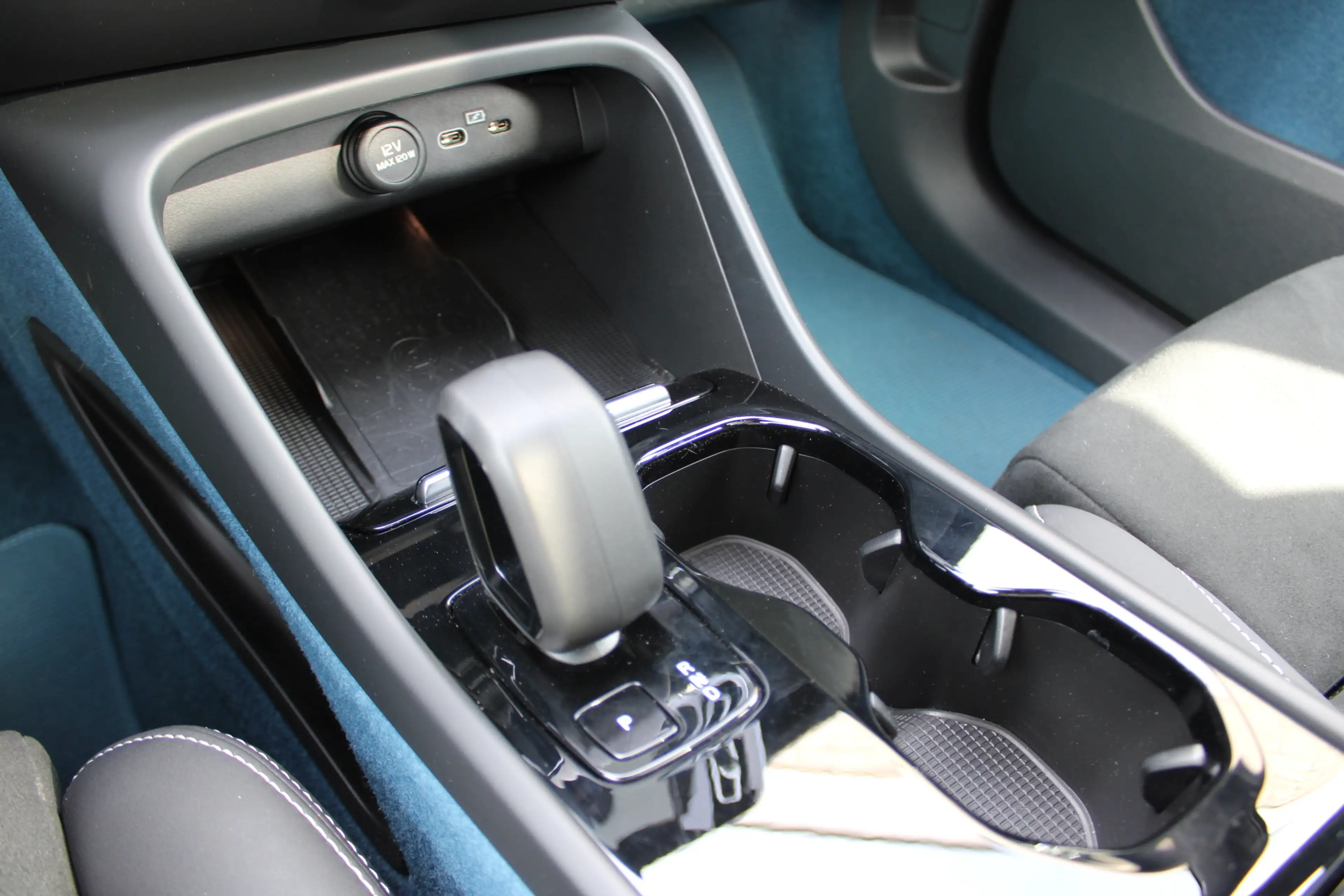 Volvo C40 408PK Twin Ultimate 78 kWh | Panoramadak | H/K | L — photo 32