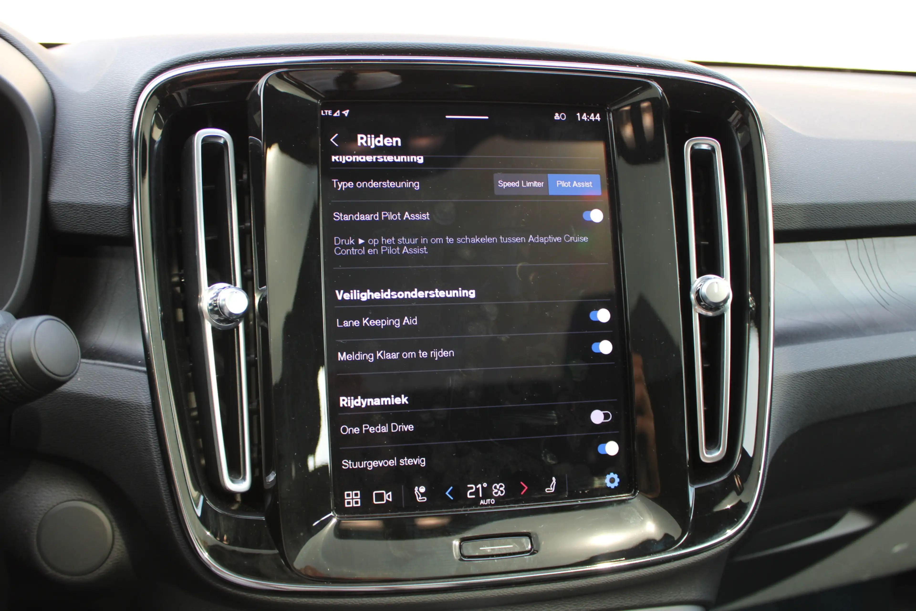 Volvo C40 408PK Twin Ultimate 78 kWh | Panoramadak | H/K | L — photo 29