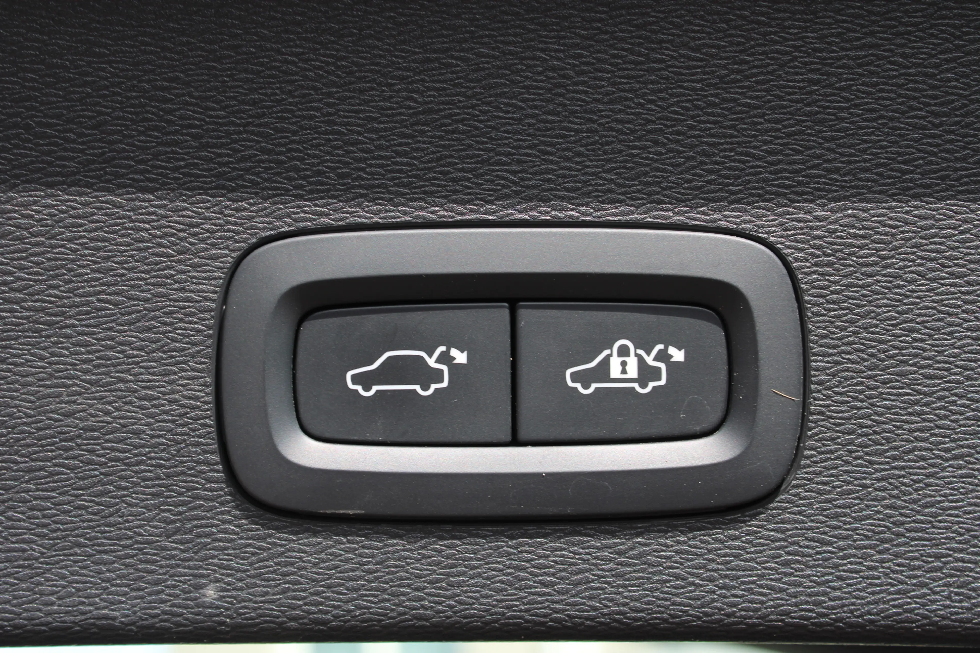 Volvo C40 408PK Twin Ultimate 78 kWh | Panoramadak | H/K | L — photo 41