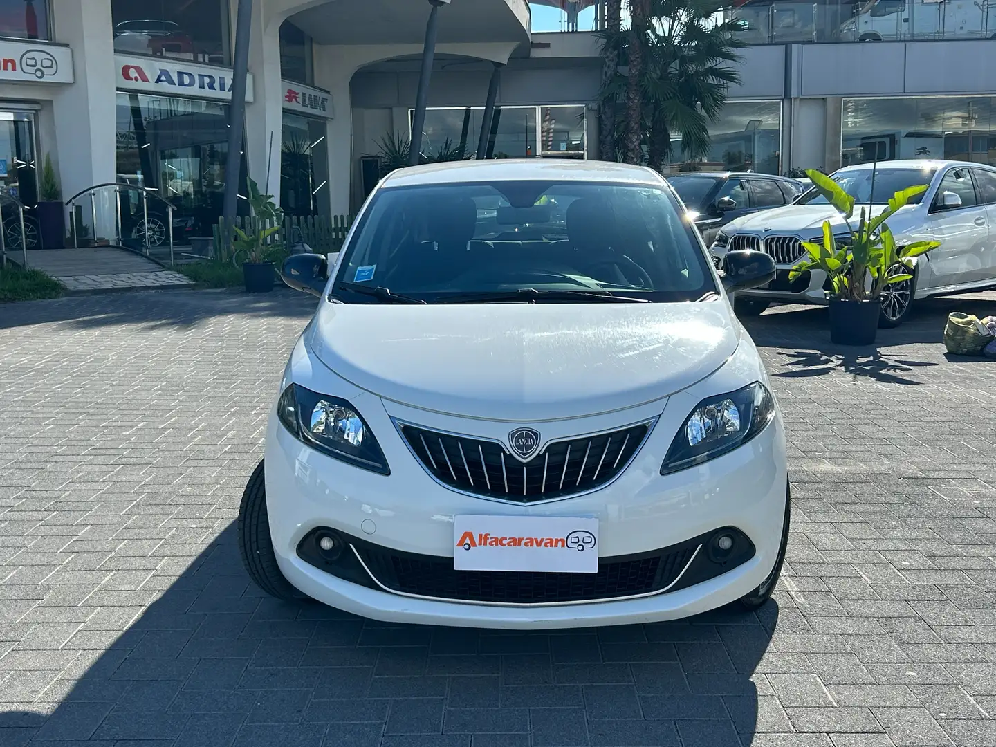 Lancia Ypsilon Ypsilon 1.0 firefly hybrid Gold Wit - 2