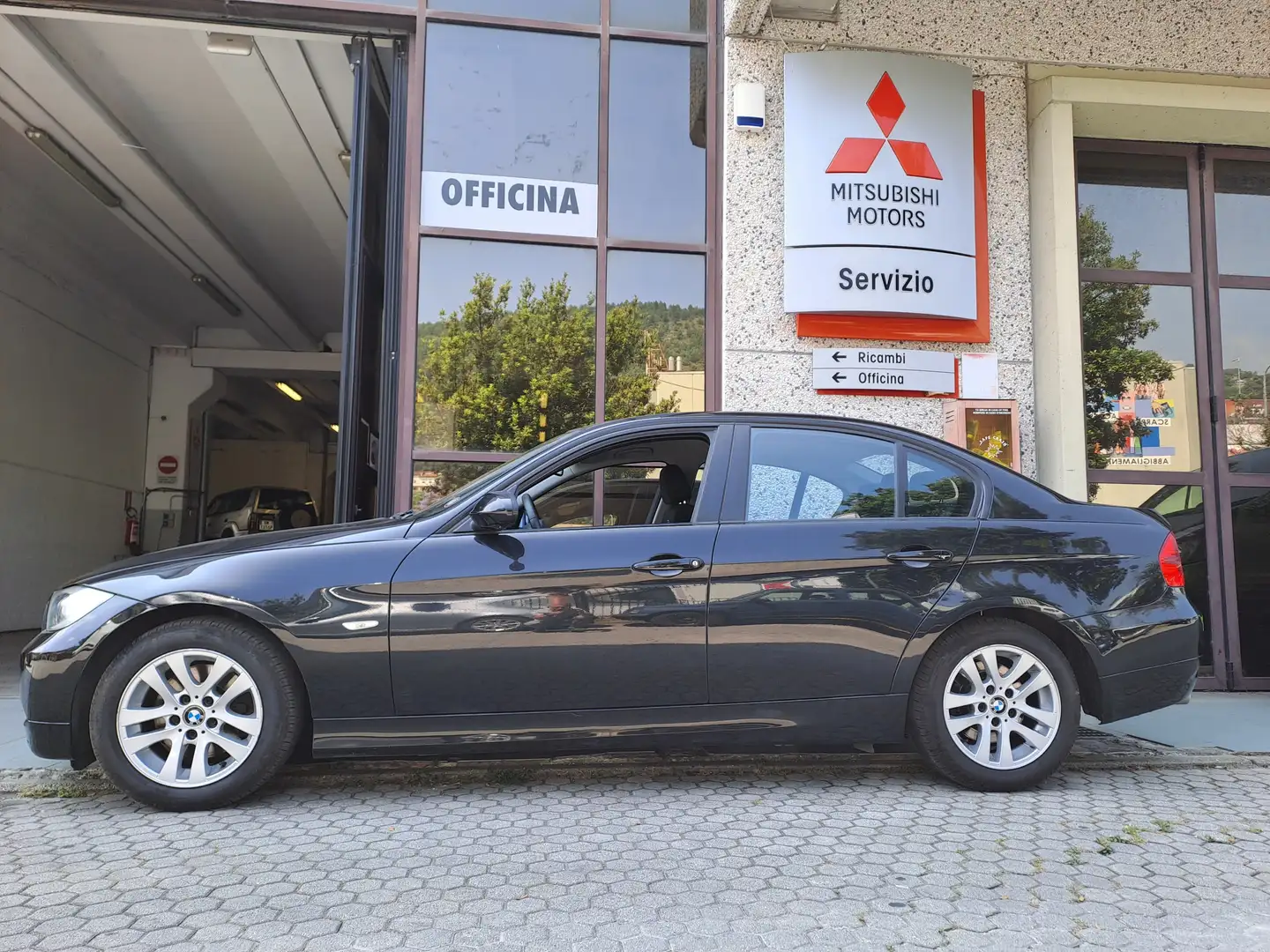 BMW 320 Serie 3 E90 Berlina 320d Attiva 177cv Nero - 1