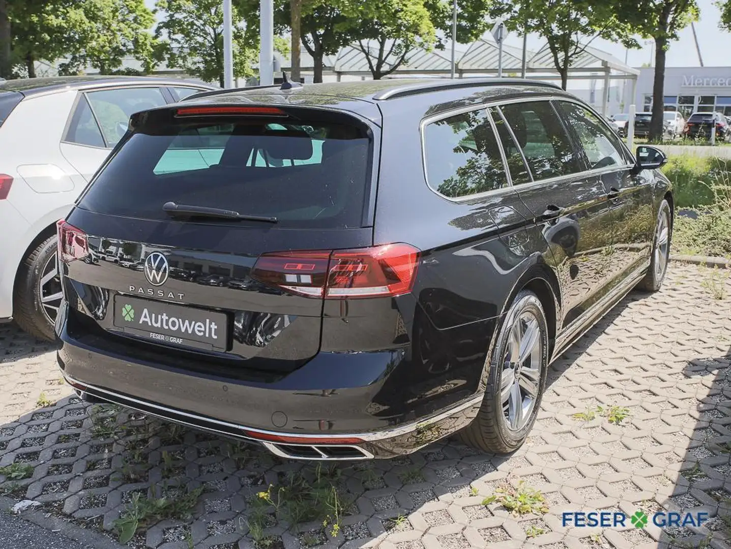 Volkswagen Passat Variant 2.0 TDI R-Line DSG LED Navi RüKa Schwarz - 2