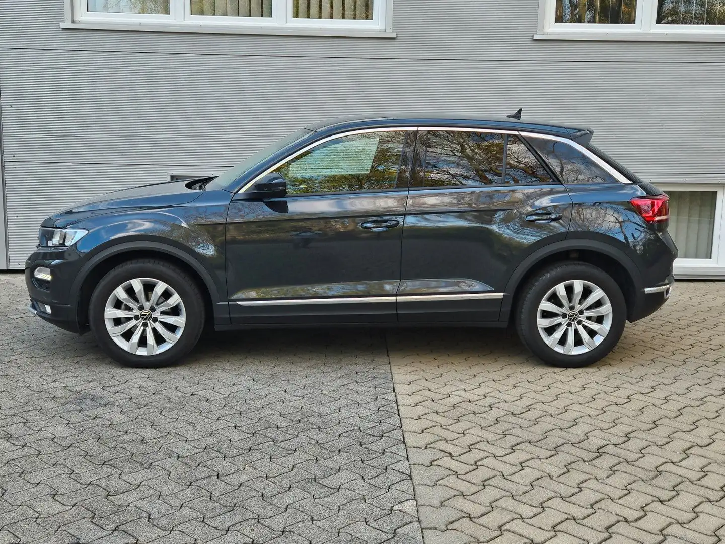Volkswagen T-Roc Sport 1.5 TSI DSG NAVI ACC AHK BeatsAudio Gris - 2