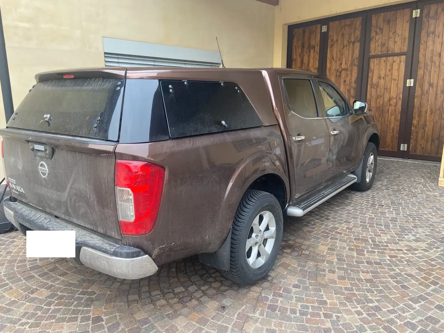 Nissan Navara Navara 2.5 dci d.cab LE my15 Barna - 1
