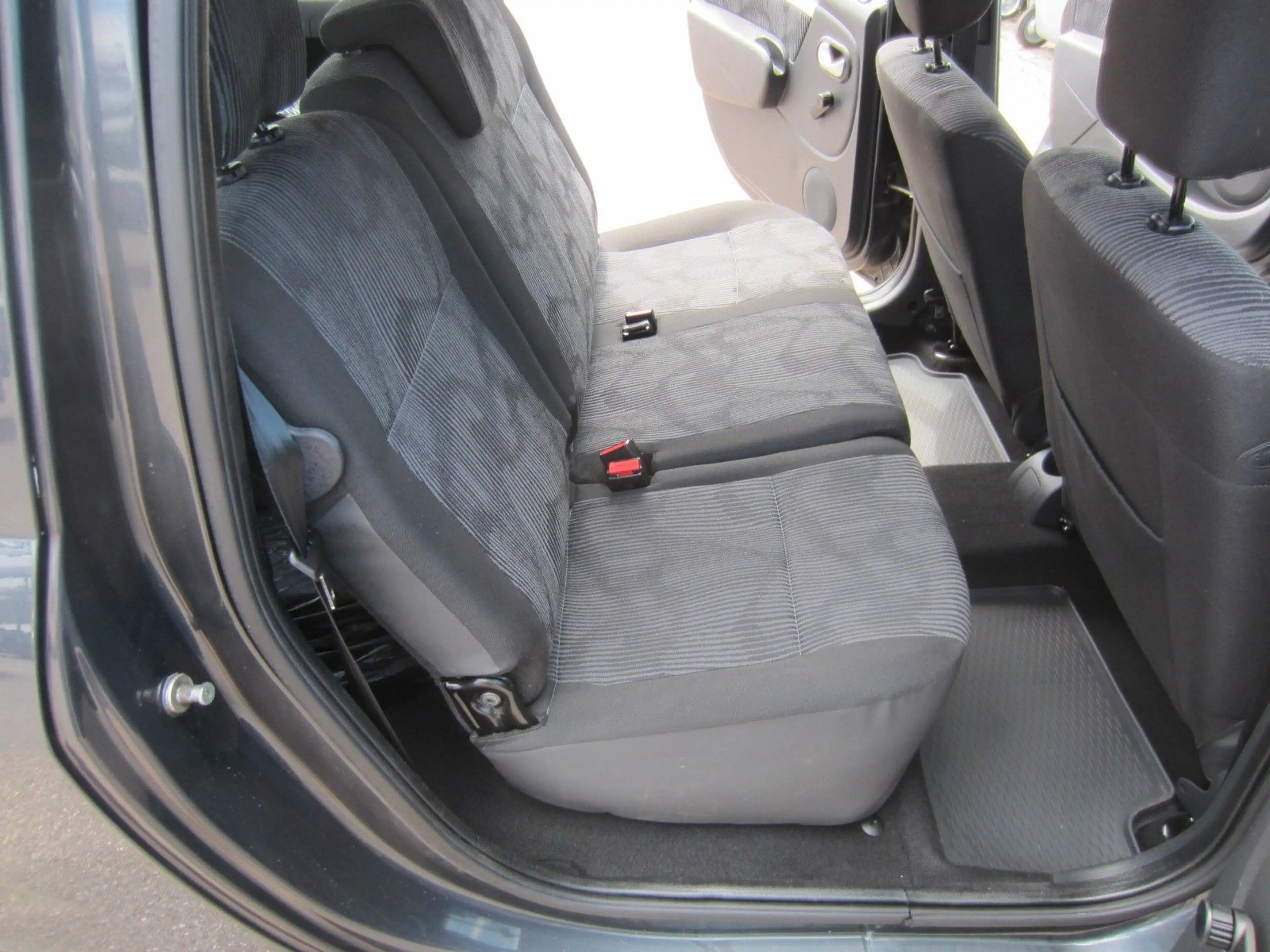 Dacia Logan MCV Kombi Laureate — photo 9