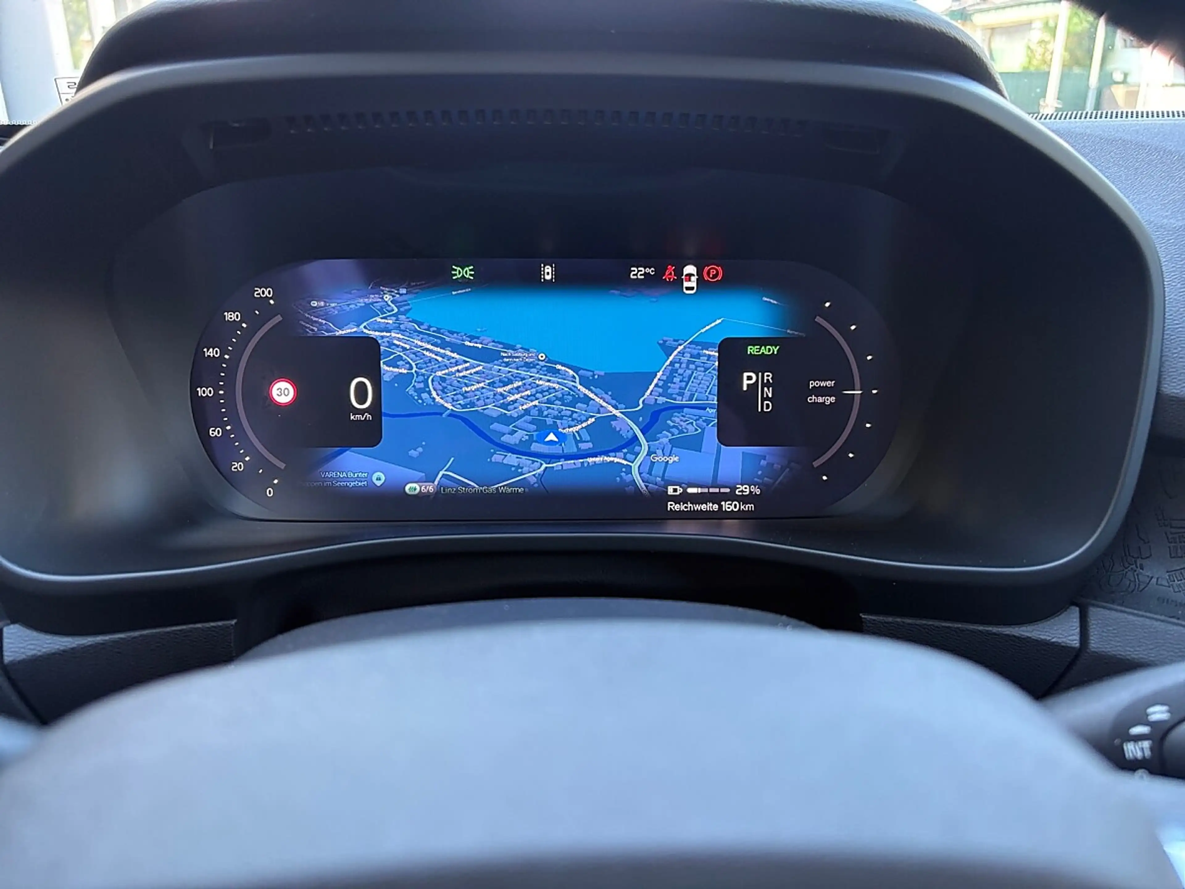 Volvo EX40 Single Motor Extended Range 82kWh Plus — photo 19