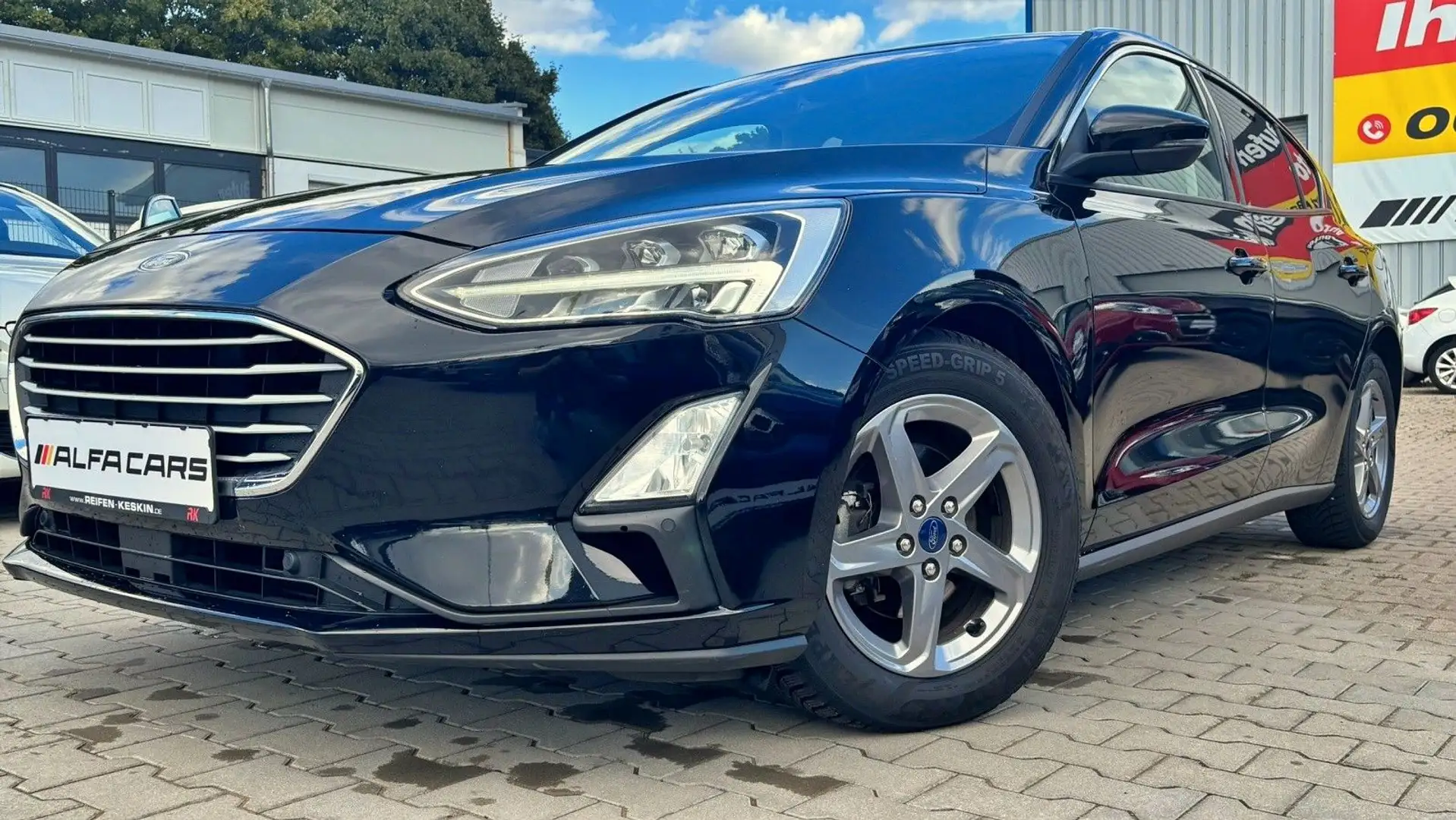 Ford Focus 1,0 EcoBoost Cool & Connect/NAVI/SHZ/LED Schwarz - 1