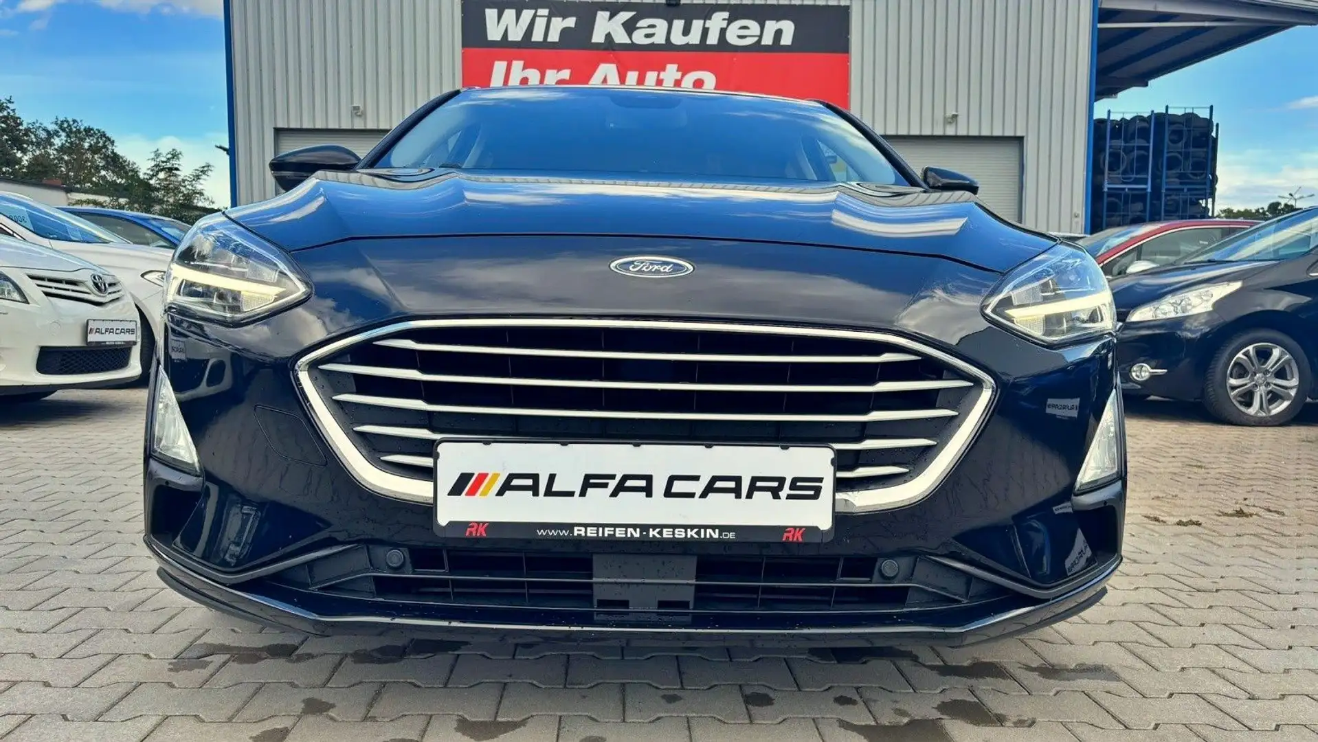 Ford Focus 1,0 EcoBoost Cool & Connect/NAVI/SHZ/LED Schwarz - 2