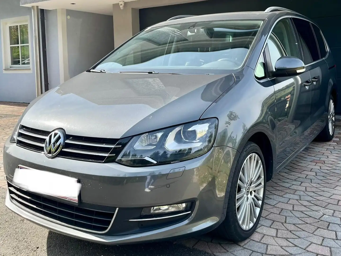 Volkswagen Sharan Sharan Sky BMT 2,0 TDI DPF 4Motion Sky Grau - 1