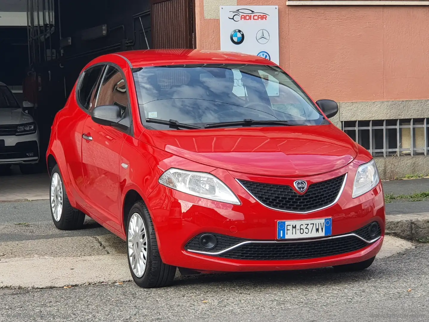 Lancia Ypsilon 1.2 69 CV 5p. GPL Ecochic Rosso - 1