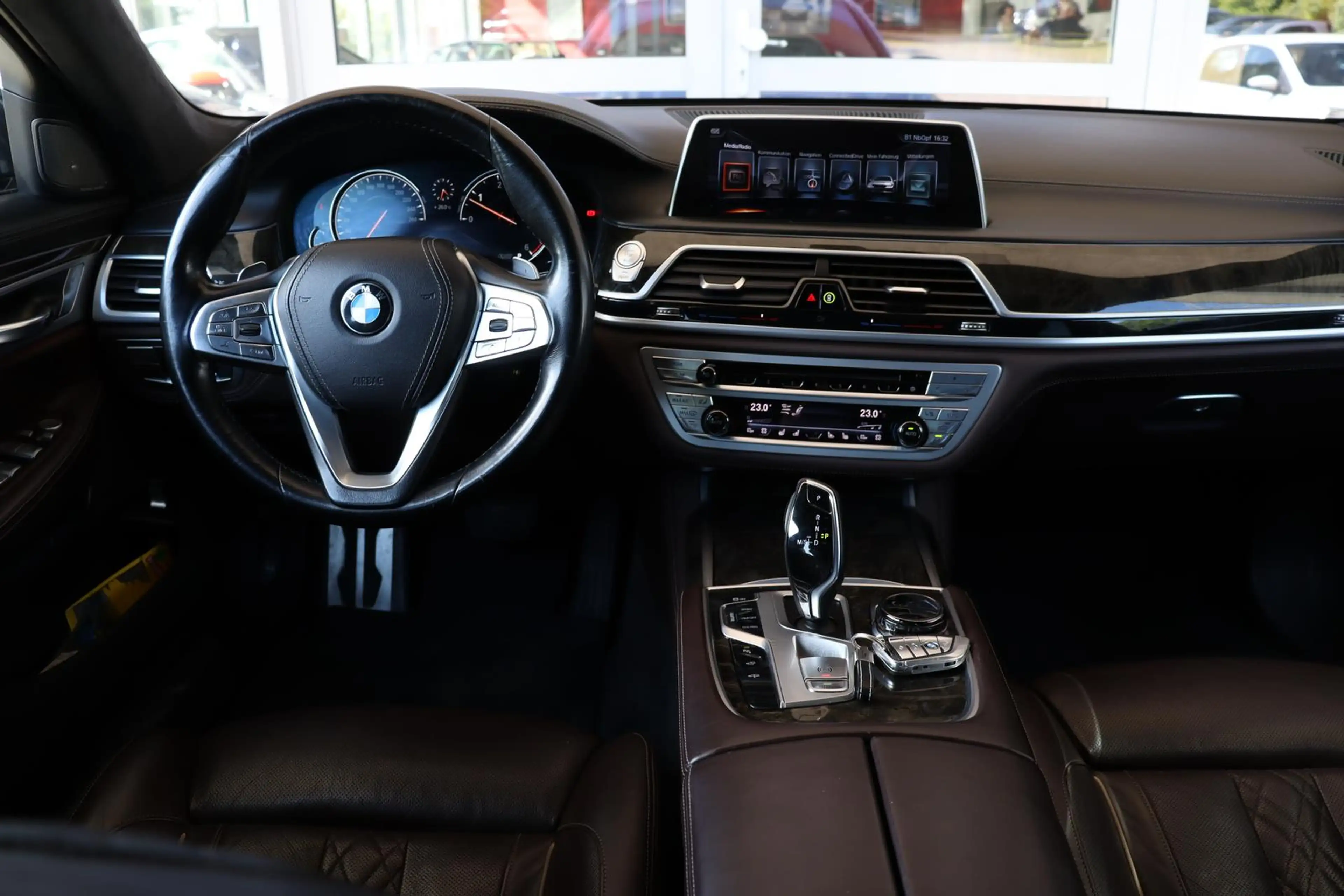 BMW 750 d L xDrive MSport/Experience/Assist/HUD/HK/TV — photo 14