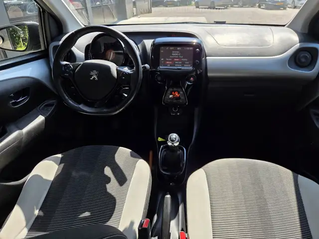 Peugeot 108 view 3